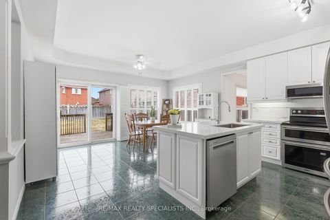 Photo 9 at 570 Blackwood Boulevard, Taunton, Oshawa