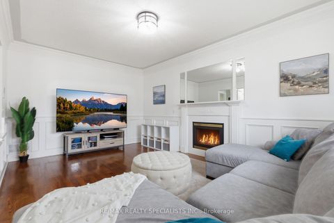 Photo 11 at 570 Blackwood Boulevard, Taunton, Oshawa