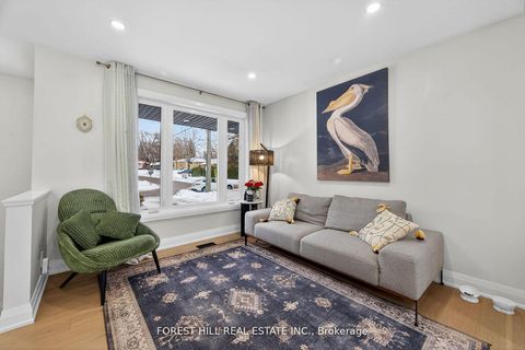 Photo 4 at 4 Holman Crescent, Aurora Highlands, Aurora