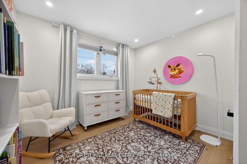 Photo 10 at 4 Holman Crescent, Aurora Highlands, Aurora