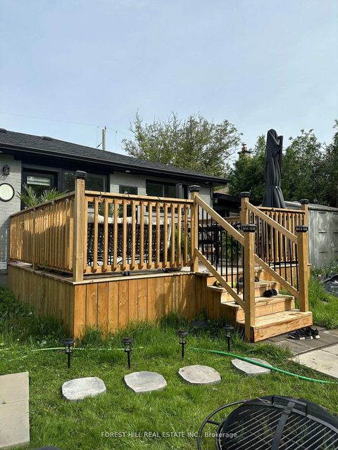 Photo 31 at 4 Holman Crescent, Aurora Highlands, Aurora