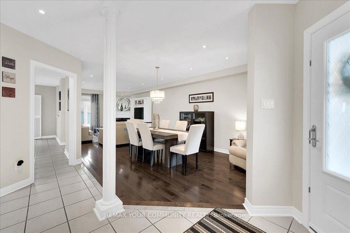 Photo 5 at 130 Princeton Gate, Maple, Vaughan