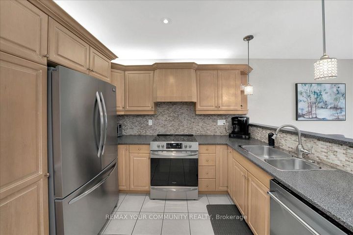 Photo 13 at 130 Princeton Gate, Maple, Vaughan