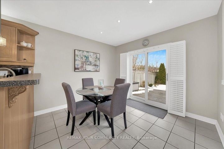 Photo 16 at 130 Princeton Gate, Maple, Vaughan