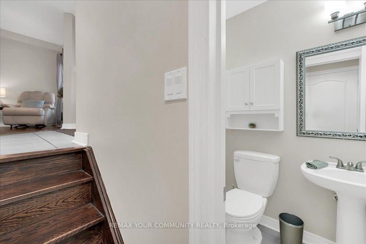 Photo 19 at 130 Princeton Gate, Maple, Vaughan