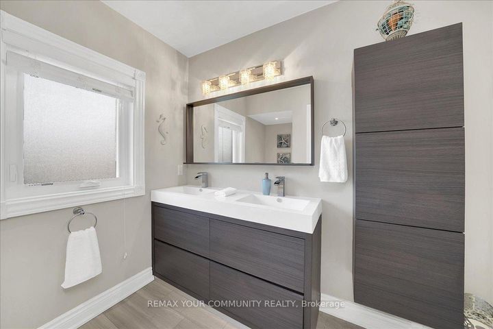 Photo 25 at 130 Princeton Gate, Maple, Vaughan