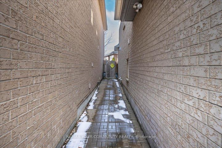 Photo 34 at 130 Princeton Gate, Maple, Vaughan