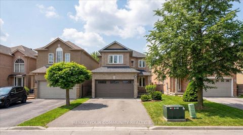 Photo 1 at 130 Princeton Gate, Maple, Vaughan