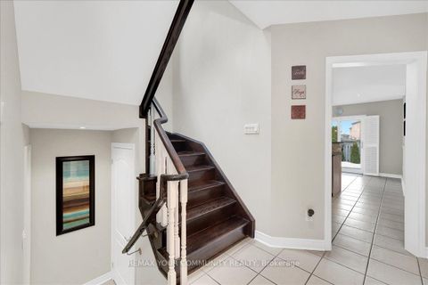 Photo 7 at 130 Princeton Gate, Maple, Vaughan