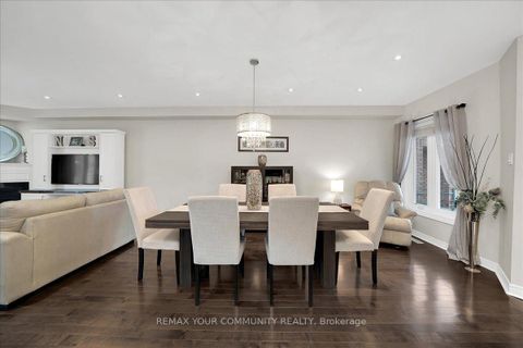 Photo 9 at 130 Princeton Gate, Maple, Vaughan