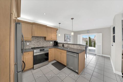 Photo 12 at 130 Princeton Gate, Maple, Vaughan