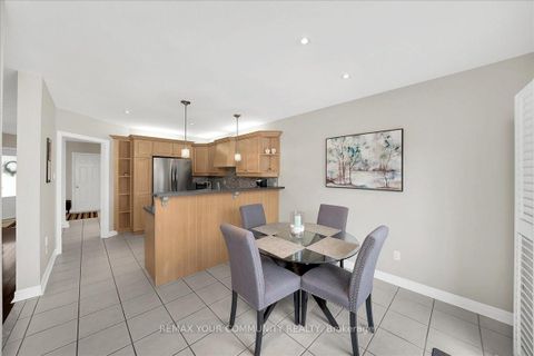 Photo 15 at 130 Princeton Gate, Maple, Vaughan