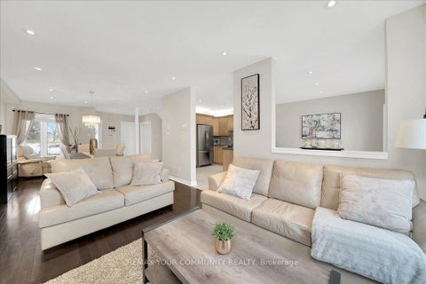Photo 18 at 130 Princeton Gate, Maple, Vaughan