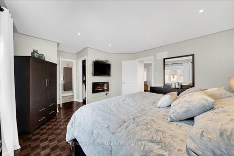 Photo 23 at 130 Princeton Gate, Maple, Vaughan