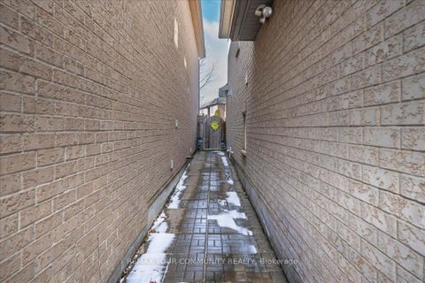 Photo 34 at 130 Princeton Gate, Maple, Vaughan