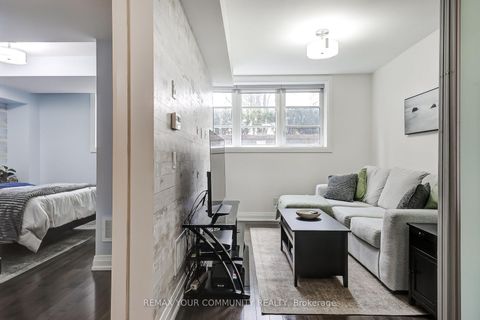 Photo 10 at 29 - 8169 Kipling Avenue, West Woodbridge, Vaughan