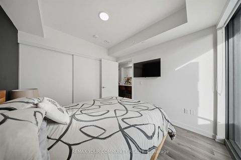 Photo 21 at 515 - 840 St. Clair Avenue W, Oakwood Village, Toronto