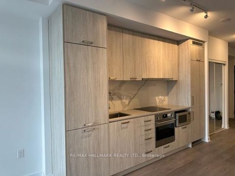 Photo 6 at 822 - 38 Honeycrisp Crescent, Vaughan Corporate Centre, Vaughan