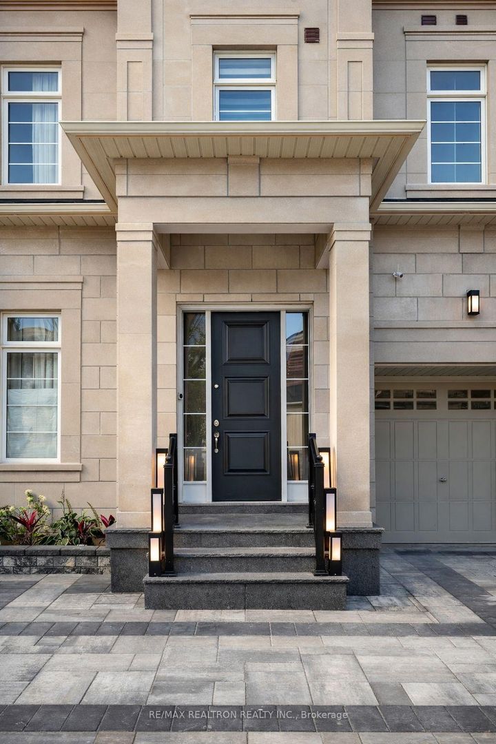 Photo 3 at 7 Aspy Court, Patterson, Vaughan