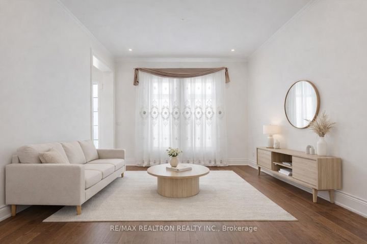 Photo 6 at 7 Aspy Court, Patterson, Vaughan