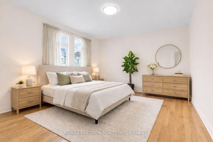 Photo 9 at 7 Aspy Court, Patterson, Vaughan