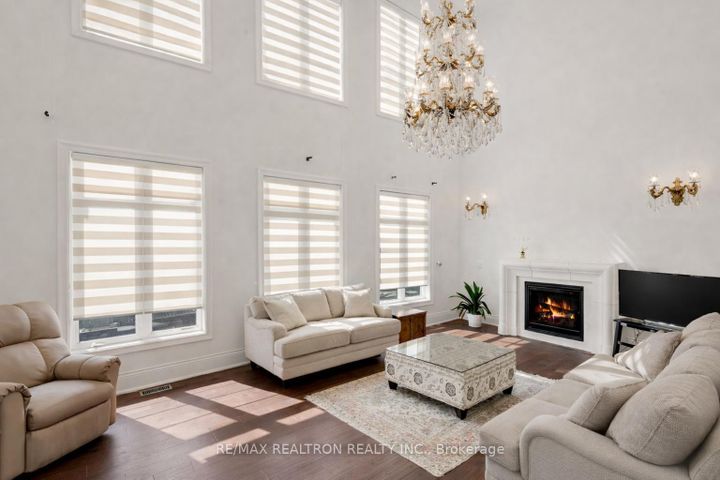 Photo 11 at 7 Aspy Court, Patterson, Vaughan