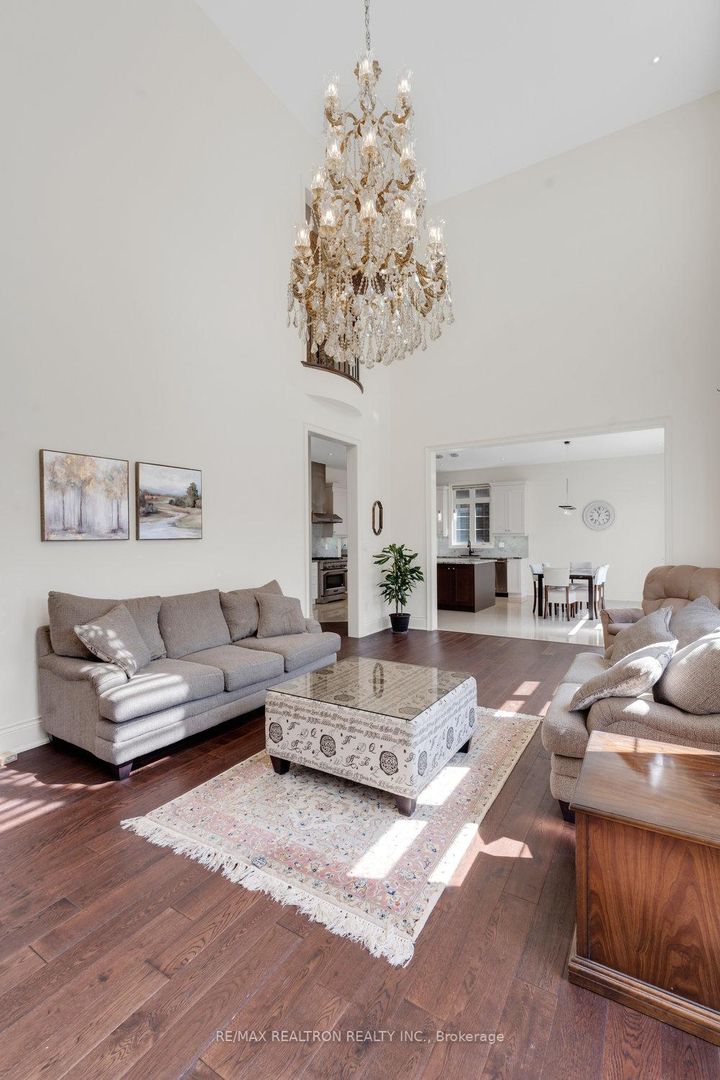 Photo 13 at 7 Aspy Court, Patterson, Vaughan