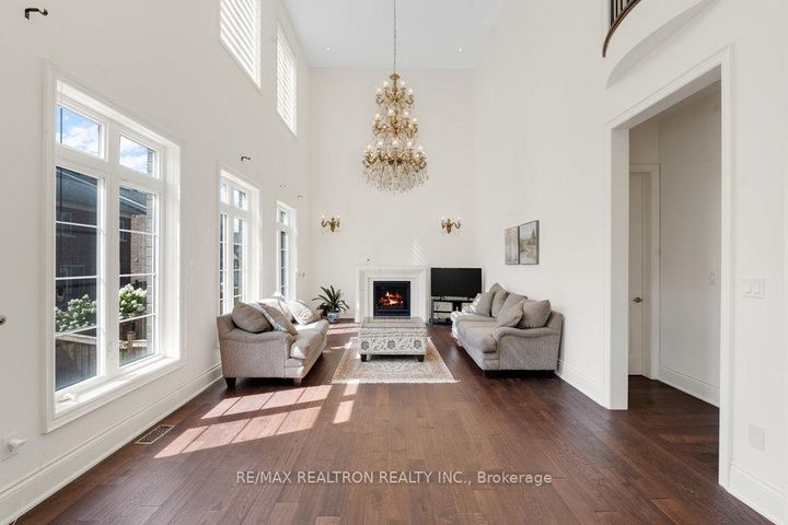 Photo 14 at 7 Aspy Court, Patterson, Vaughan