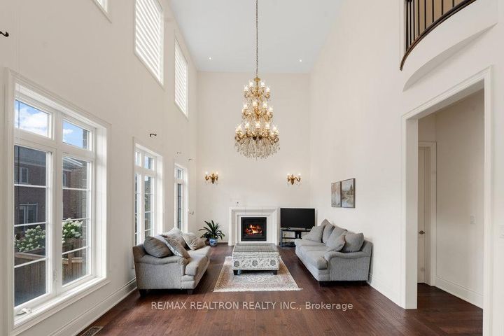 Photo 16 at 7 Aspy Court, Patterson, Vaughan