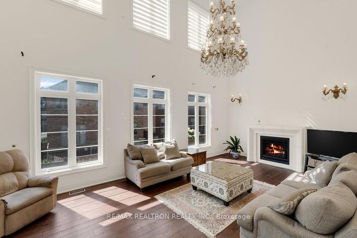 Photo 18 at 7 Aspy Court, Patterson, Vaughan