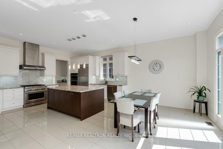 Photo 19 at 7 Aspy Court, Patterson, Vaughan