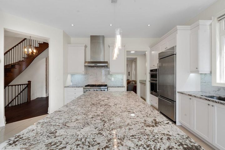 Photo 20 at 7 Aspy Court, Patterson, Vaughan