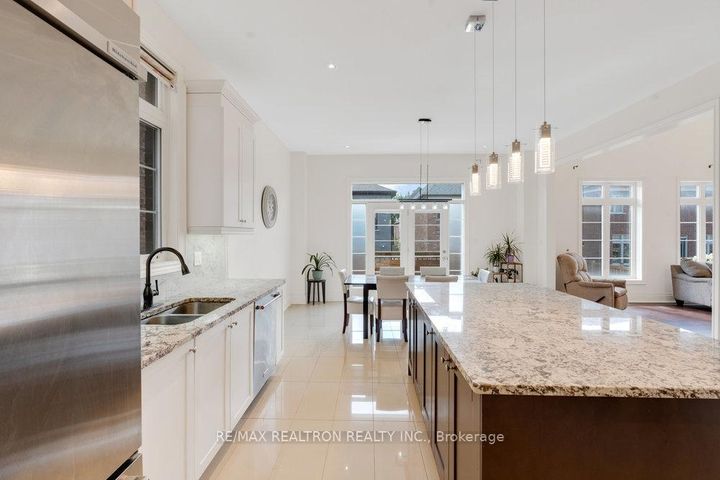 Photo 25 at 7 Aspy Court, Patterson, Vaughan