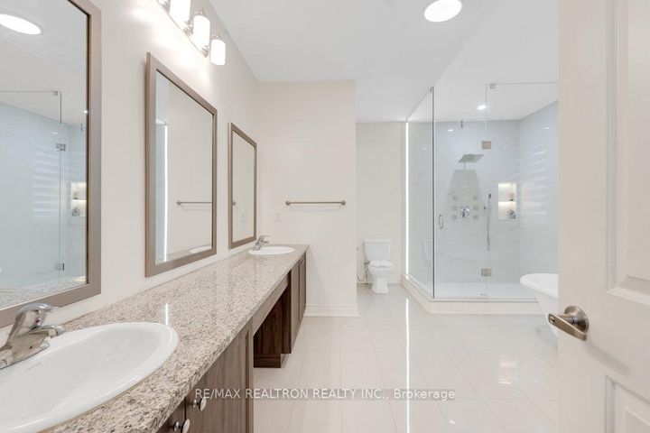 Photo 26 at 7 Aspy Court, Patterson, Vaughan