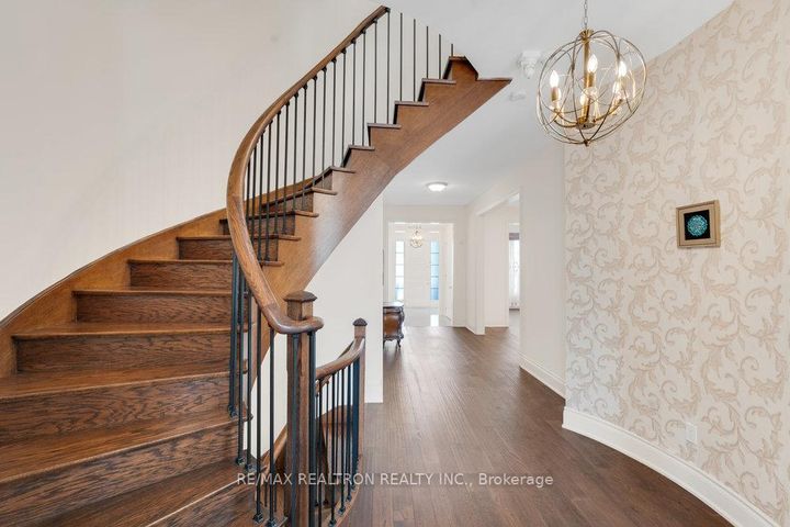 Photo 30 at 7 Aspy Court, Patterson, Vaughan