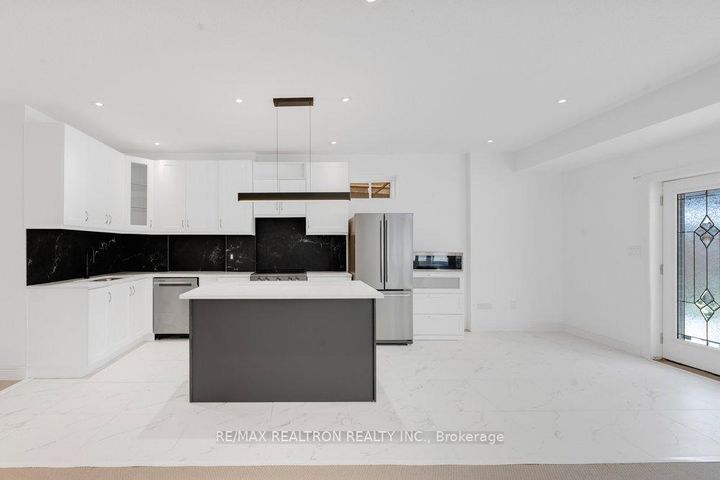 Photo 33 at 7 Aspy Court, Patterson, Vaughan