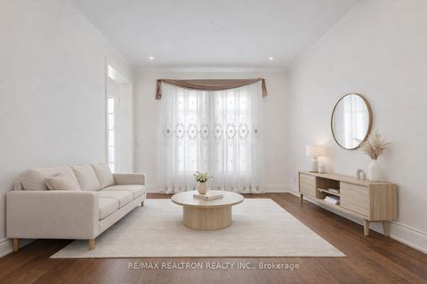 Photo 6 at 7 Aspy Court, Patterson, Vaughan