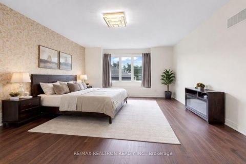 Photo 8 at 7 Aspy Court, Patterson, Vaughan