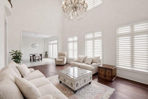 Photo 12 at 7 Aspy Court, Patterson, Vaughan