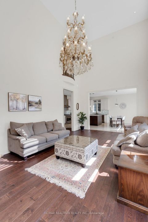 Photo 13 at 7 Aspy Court, Patterson, Vaughan