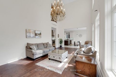 Photo 15 at 7 Aspy Court, Patterson, Vaughan