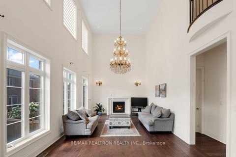 Photo 16 at 7 Aspy Court, Patterson, Vaughan