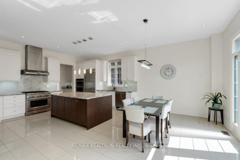 Photo 19 at 7 Aspy Court, Patterson, Vaughan