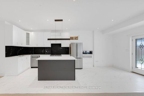 Photo 33 at 7 Aspy Court, Patterson, Vaughan