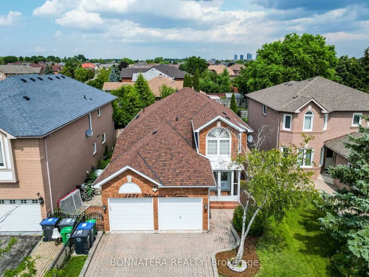 Photo 1 at 5471 Whitehorn Avenue, East Credit, Mississauga