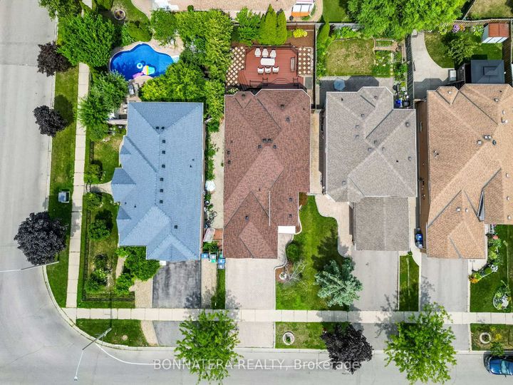 Photo 6 at 5471 Whitehorn Avenue, East Credit, Mississauga