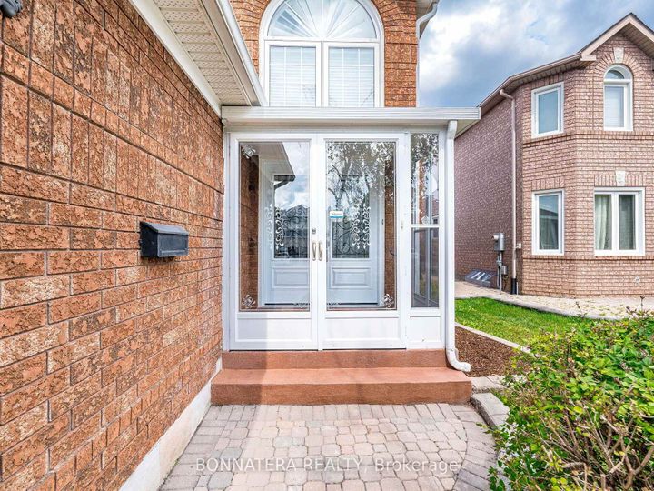 Photo 7 at 5471 Whitehorn Avenue, East Credit, Mississauga
