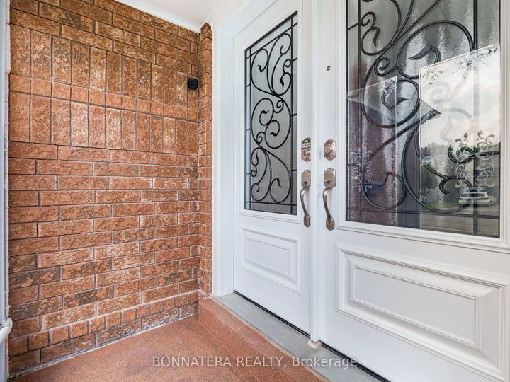 Photo 8 at 5471 Whitehorn Avenue, East Credit, Mississauga