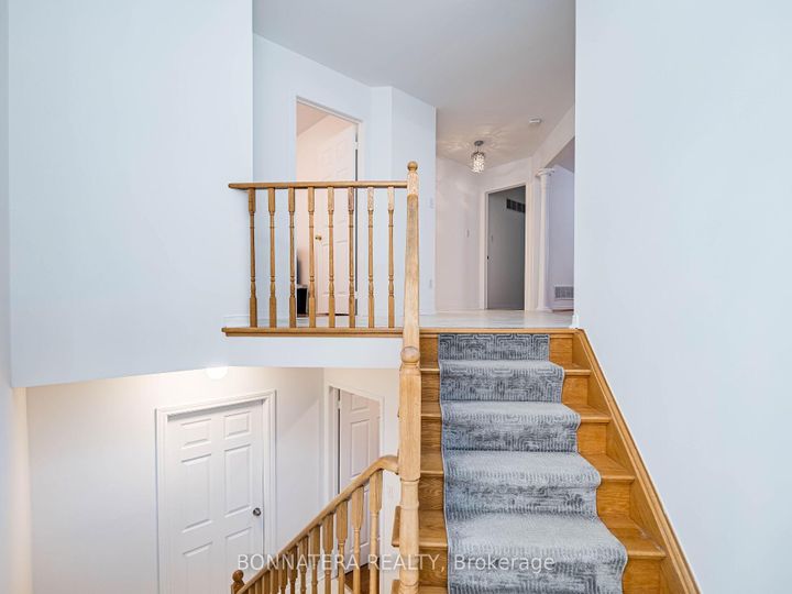 Photo 11 at 5471 Whitehorn Avenue, East Credit, Mississauga