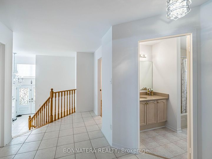 Photo 12 at 5471 Whitehorn Avenue, East Credit, Mississauga